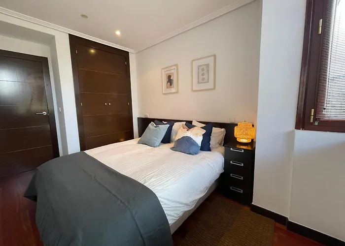 Atuaire Home Vivienda B Luminosa Parking Incluido En Plena Calle Comercial