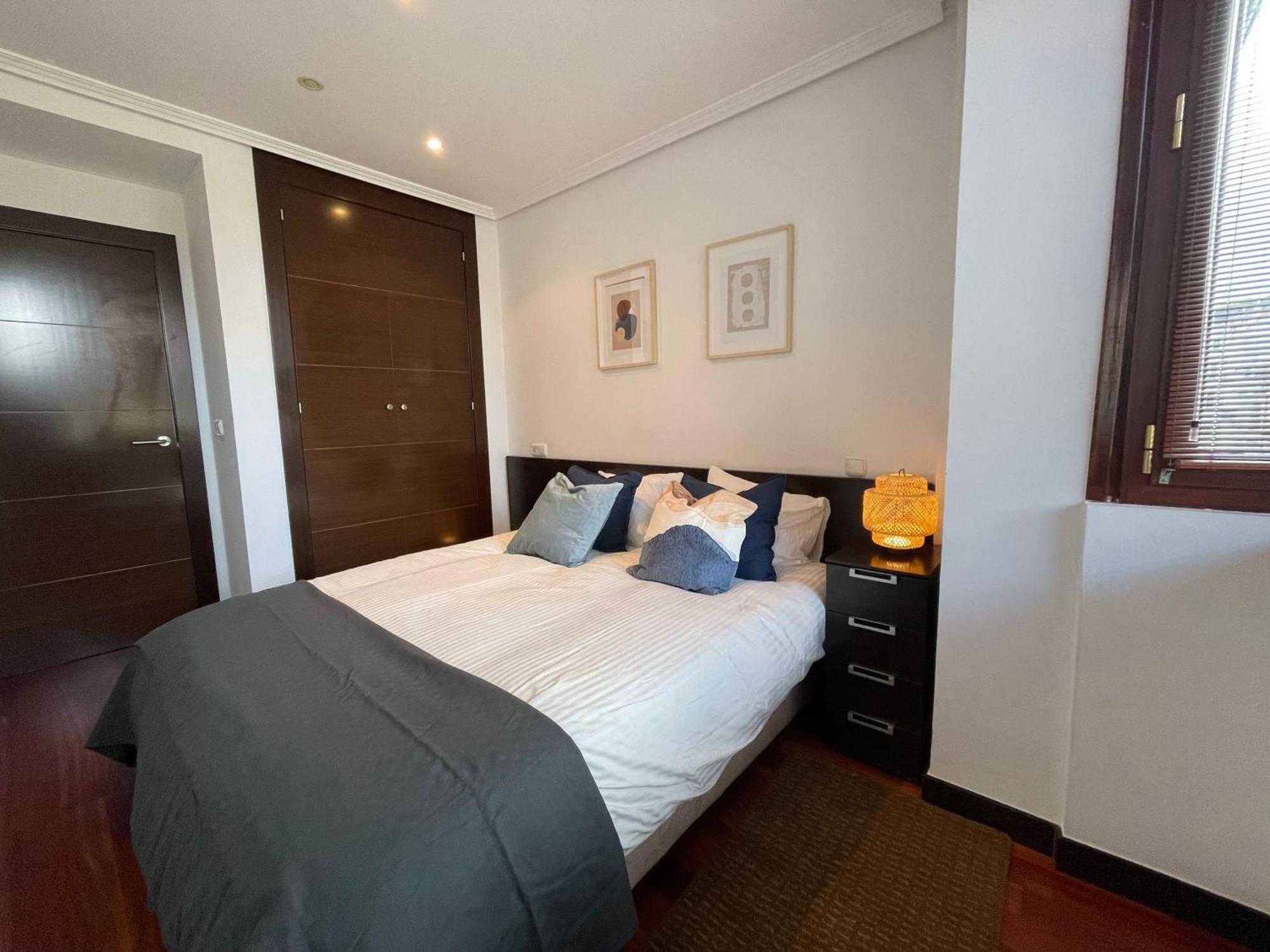 Atuaire Vivienda B Luminosa Parking Incluido En Plena Calle Comercial Apartament Burgo
